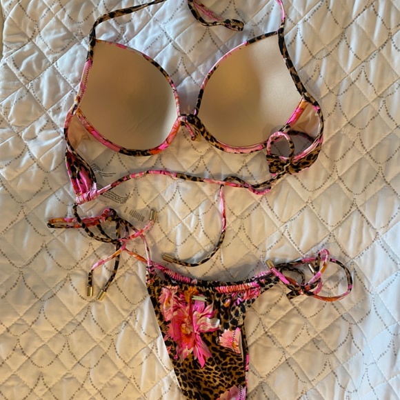 Victoria’s Secret bikini - Picture 2 of 2